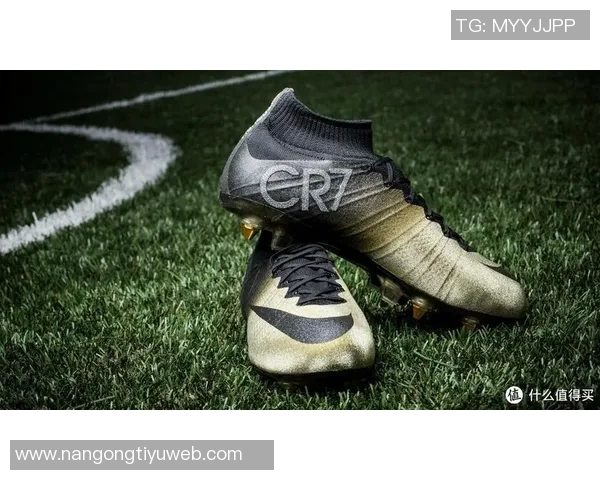 耐克明年将推出金色C罗战靴引发球迷热议