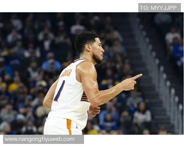 布克首节得分全在半场表现平平9分3助3失误正负值5引发关注