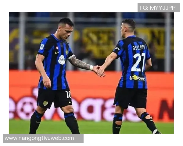 国米旧将范赫斯登因膝盖韧带重伤宣布退役年仅26岁 国米旧将范赫斯登因膝盖韧带重伤宣布退役年仅26岁